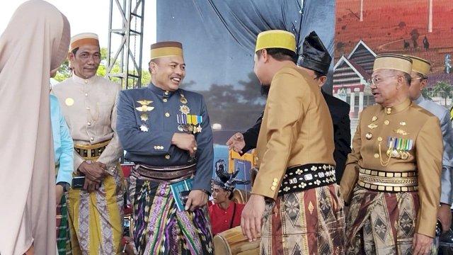 Ket : Muhammad Sarif Patta bersama Gubernur Sulsel Andi Sudirman Sulaiman (Istimewa)