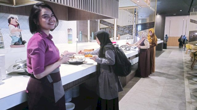 Manajeman Mercure Makassar Nexa Pettarani menawarkan sajian menarik yang dapat dinikmati para tamu melalui paket makan siang bertema "Indonesian Food". (Dok. Mercure Makassar Pettarani)