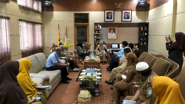 Tim DJKI didampingi langsung Tim Kanwil Kemenkumham Sulsel melakukan pemeriksaan substantif terhadap permohonan IG pada Jeruk Pamelo asal Kabupaten Pangkep. (Dok. Humas Kanwil Kemenkumham Sulsel)