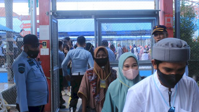 Suasana kunjungan pada perayaan Hari Raya Idul Adha di Rutan Makassar, Kamis (29/06). (Dok. Humas Rutan Makassar)