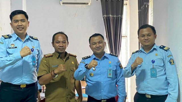 Tim Kanwil Kemenkumham Sulsel saat melakukan kunjungan kerja di Kabupaten Jeneponto dalam rangka Koordinasi Pembentukan Produk Hukum Daerah dan Sosialisasi Aplikasi Harmonisasi Produk Hukum Daerah, kemarin. (Dok. Humas Kanwil Kemenkumham Sulsel)