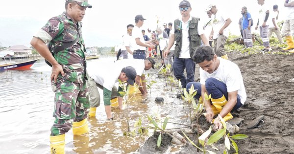 Komitmen pada Kelestarian Lingkungan, PT Vale IGP Morowali Gelar Kegiatan Bersih Pantai dan Tanam Mangrove