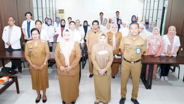 Ket : Direktur RS Andi Makkasau Parepare, dr. Renny Anggraeny Sari berserta jajarannya saat menerima puluhan dokter Internsip (istimewa)