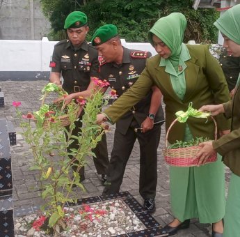 Sambut HUT ke-66 Kodam Hasanuddin, Kodim Selayar Ziarah di TMP Barugaiya