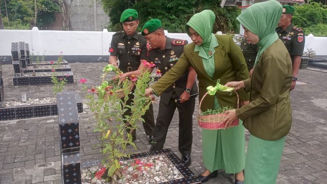 Sambut HUT ke-66 Kodam Hasanuddin, Kodim Selayar Ziarah di TMP Barugaiya