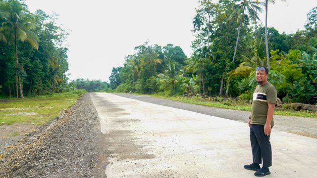 Gubernur Andi Sudirman Tinjau Pembangunan Jalan Akses Bandara Arung Palakka Bone