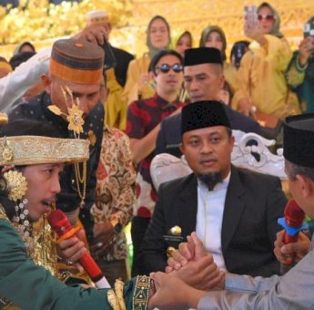 Gubernur Andi Sudirman Jadi Saksi Pernikahan Tumming – Nanda