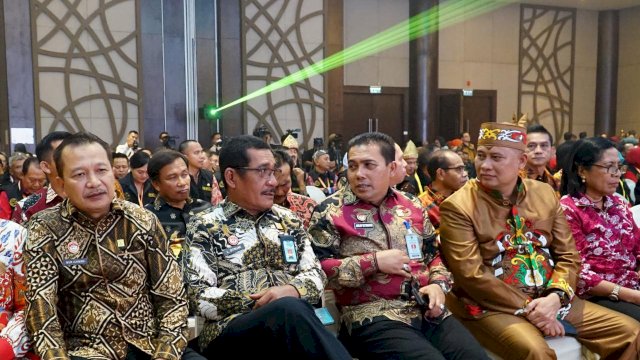 Kakanwil Kemenkumham Sulsel Liberti Sitinjak saat menghadiri Malam Anugerah Paralegal Justice Award 2023, di Ballroom Discovery Ancol Hotel, Jakarta, kemarin. (Dok. Humas Kanwil Kemenkumham Sulsel)