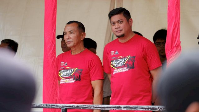 Bupati Gowa Adnan Purichta Ichsan bersama Pangdam XIV Hasanuddin Mayjen TNI Totok Iman Santoso saat menghadiri langsung Drag Bike 2023, di Sirkuit Non Permanen, Lapangan Rindam XIV Hasanuddin, Kecamatan Bontomarannu, Sabtu (03/06). (Dok. Humas Gowa)