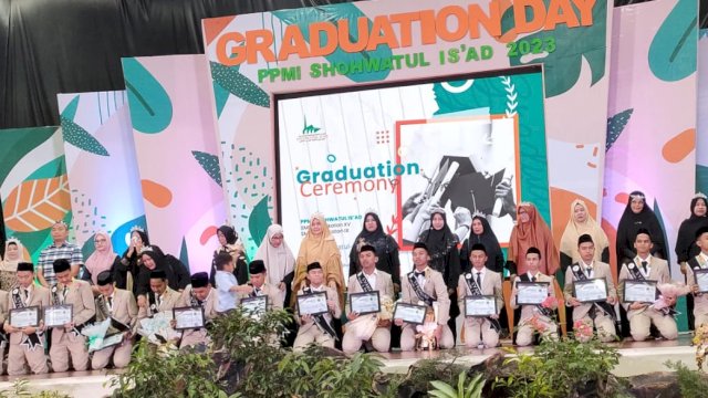 Saat Wisuda, Alumni PPMI Shohid Pangkep di Luar Negeri Berorasi