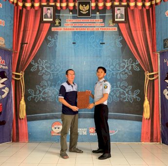 Kanwil Kemenkumham Sulsel Berikan Remisi Khusus Pada Tiga Warga Binaan