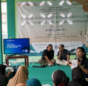 Dukung Transaksi Digital, Peserta PK-203 LPDP Kenalkan Pembayaran QRIS ke Pelaku UMKM di Yogyakarta