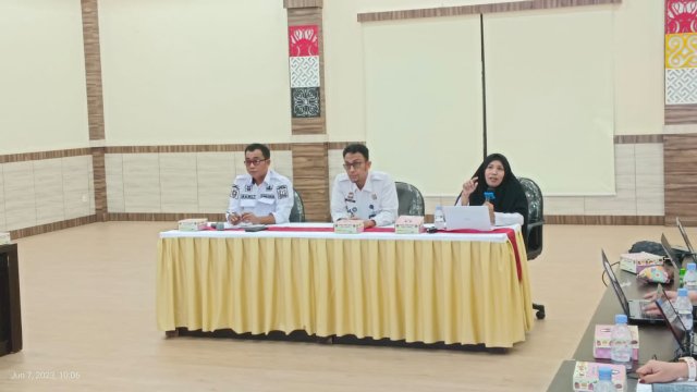 Suasana Rapat Harmonisasi Ranperda Pemerintah Kabupaten Bone bersama Tim Perancang Peraturan Perundangan Kanwil Kemenkumham Sulsel, di Aula Kanwil Kemenkumham Sulsel, Rabu, (07/06/2023). (Dok. Humas Kanwil Kemenkumham Sulsel)