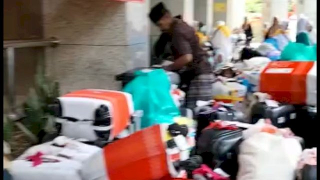 Tangkapan layar video Jemaah Calon Haji asal Kabupaten Luwu Utara Sulawesi Selatan yang diduga terlantar di Arab Saudi.