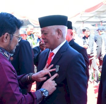 Bupati Soppeng Andi Kaswadi Terima Satyalancana Dibidang Pertanian