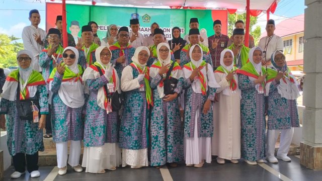 Foto 83 JCH Wakatobi mengikuti acara pelepasan keberangkatan di Rumah Jabatan (Rujab) Bupati Wakatobi.