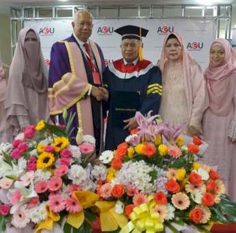 Sattar Taba Raih Gelar Profesor dari Asia e University Malaysia