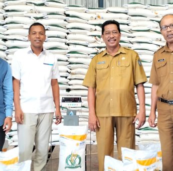 Bulog Wakatobi Salurkan Bantuan CBP Bulan April, Pemkab Turun Lakukan Pengawasan