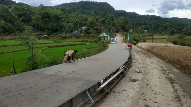 Pemprov Lanjutkan Penanganan Ruas Minasatene di Pangkep, Progres Pengecoran Beton