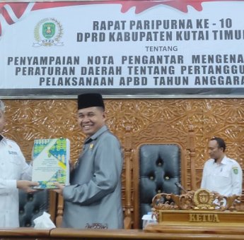 Pemkab Kutim Sampaikan Nota Pengantar Pertanggungjawaban Pelaksanaan APBD Tahun 2022