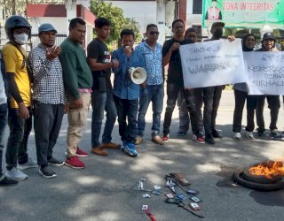 Minta Keadilan, Puluhan Wartawan Geruduk Polres Muna