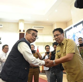 Andi Aslam Patonangi Lepas Petugas Kesehatan Hewan Qurban