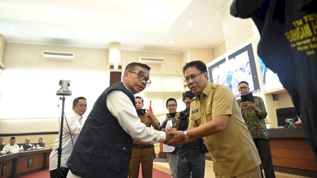 Andi Aslam Patonangi Lepas Petugas Kesehatan Hewan Qurban