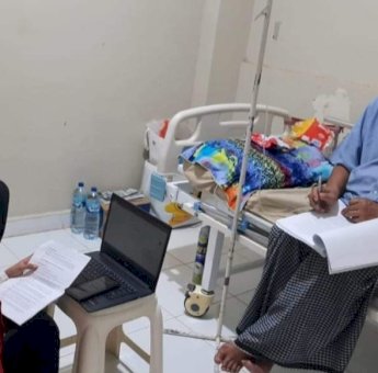 Pengabdian Seorang Dosen Unhas, Menguji Skripsi Mahasiswa Saat Dirawat di Rumah Sakit