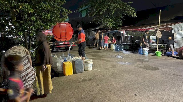 BPBD Sulsel Salurkan Air Bersih untuk Ratusan Rumah Warga di Kompleks Kodam 3 Makassar