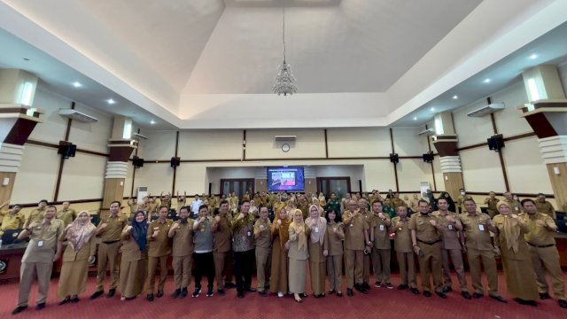 Penandatanganan komitmen bersama Pelaksanaan Pertemuan Forum Satu Data Indonesia Tingkat Provinsi Sulsel, di Kantor Gubernur Sulsel, Selasa (27/06/2023). (Istimewa)