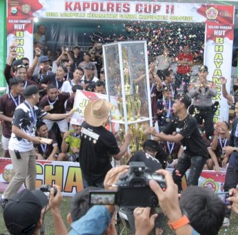 Tim Bhayangkara Soppeng Rebut Piala Bergilir Kapolres Cup II
