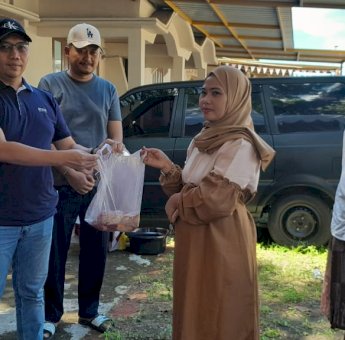 Idul Adha, Kejari Sinjai Bagikan Ratusan Bungkus Daging Qurban