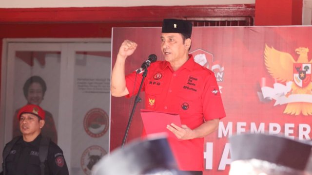 Sekretaris DPD PDIP Sulsel, Rudy Pieter Goni saat menjadi inspektur upacara peringatan Hari Lahir Pancasila, Kamis (1/6/2023). (Foto: Istimewa)