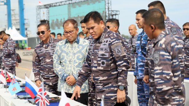 Wali Kota Makassar, Moh Ramdhan Pomanto bersama Kepala Staf Angkatan Laut (KSAL) Laksamana TNI Muhammad Ali memantau gladi kotor pembukaan MNEK di Pelabuhan Soekarno-Hatta, Jumat (2/6/2023).