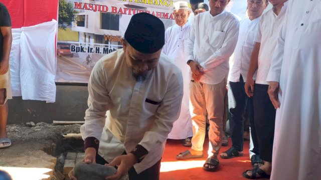 Suasana peletakan batu pertama renovasi pembangunan Masjid Baiturahman di NTI Tamalanrea, Jumat (2/6/2023). (Foto: Istimewa)