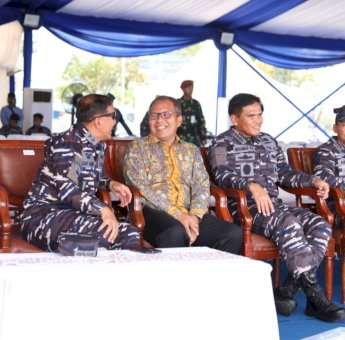 Dampingi KSAL Laksamana TNI Muhammad Ali, Danny Pomanto Jajal KRI Bung Karno-369