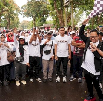 Darmawangsyah Muin Jalan Sehat Bersama Ribuan Alumni Stemzha Makassar