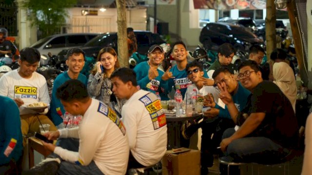 Para pengguna Yamaha Fazzio Hybrid-Connected bersantai bersama saat mengikuti touring bertajuk Fazzio Clan belum lama ini. (Foto: Istimewa)