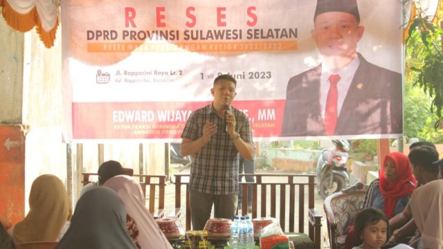 Anggota DPRD Sulsel, Edward Wijaya Horas saat menggelar kegiatan reses di Kelurahan Rappocini, Kecamatan Rappocini, Kota Makassar, Jumat (2/6/2023). (Foto: Istimewa)