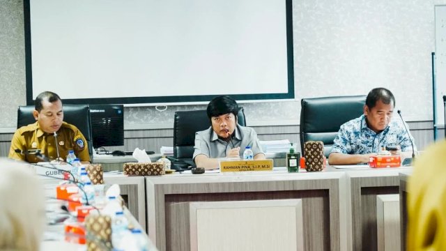 Wakil Ketua Komisi E DPRD Sulsel, Irfan AB (tengah). (Foto: Istimewa)