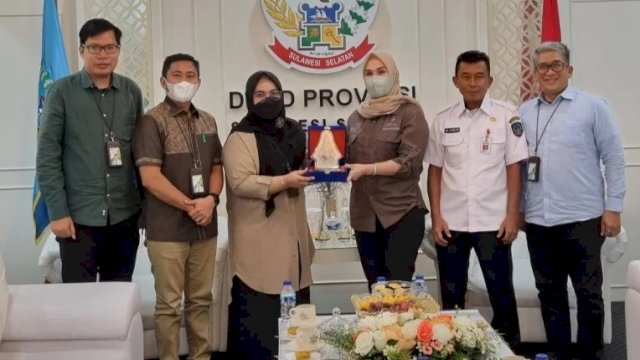 Pihak BPJAMSOSTEK melakukan audiensi dengan pimpinan DPRD Sulsel, Rabu (15/3/2023). (Foto: Istimewa)