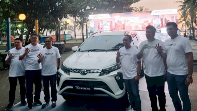 PT Astra Internasional kembali menghadirkan Daihatsu New Terios dengan penyegaran yang lebih canggih dan berteknologi. Peluncurannya di Makassar berlangsung di Pantai Akkarena, Kota Makassar, kemarin. (Dok. Astra Internasional Makassar)