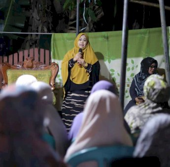 Ketua PKK Parepare Erna Taufan Bawa Tausiah di Rumah Warga Parepare