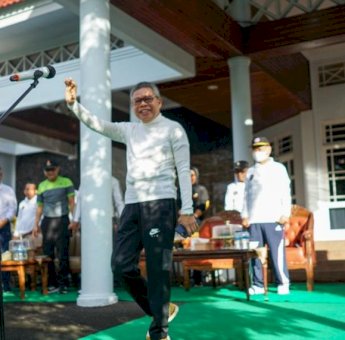 Wali Kota Parepare Taufan Pawe Lepas Peserta Jalan Sehat Milad UMPAR ke-24 Tahun