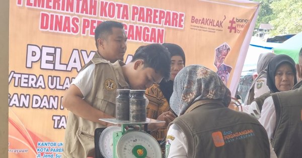 Disdag Pemkot Parepare Lakukan Pengawasan Alat Ukur Timbangan di Pasar Sumpang