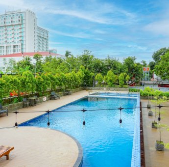 Mercure Makassar Ajak Anak-anak Nikmati Liburan Sekolah Dengan Berenang Sambil Bermain