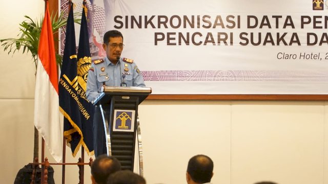 Kakanwil Kemenkumham Sulsel Liberti Sitinjak saat memberikan sambutan pada Pembukaan Sinkronisasi Data Pengungsi, Pencari Suaka dan Final Rejected pada Wilayah Kerja Rumah Detensi Imigrasi Makassar (Rudenim Makassar), di Claro Hotel Makassar, kemarin. (Dok. Humas Kanwil Kemenkumham Sulsel)