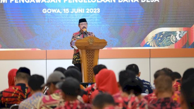 Wakil Bupati Gowa Abd Rauf Malaganni saat menghadiri Sosialisasi Optimalisasi Peran, Tugas dan Fungsi BPK dan DPR dalam Pengawasan Pengelolaan Dana Desa, di Aula Cemara Sungguminasa, kemarin. (Dok. Humas Gowa)