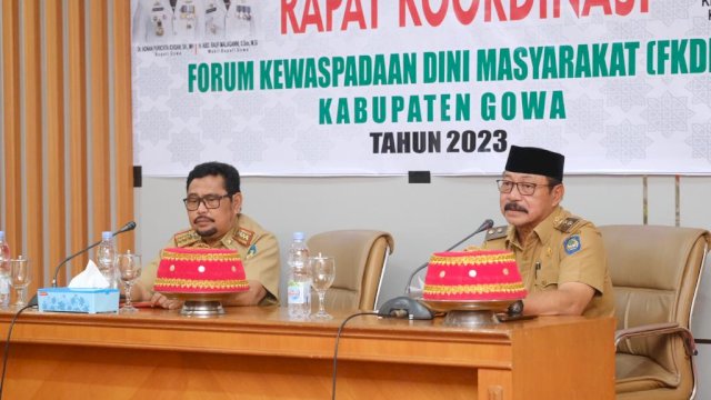 Wakil Bupati Gowa Abd Rauf Malaganni saat membuka Rapat Koordinasi Forum Kewaspadaan Dini Masyarakat (FKDM) Kabupaten Gowa Tahun 2023, di Ruang Rapat Wakil Bupati Gowa, Kantor Bupati Gowa, kemarin. (Dok. Humas Gowa)