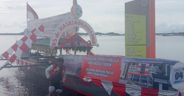 Lomba Perahu Hias di Festival Salo Karajae Pemkot Parepare